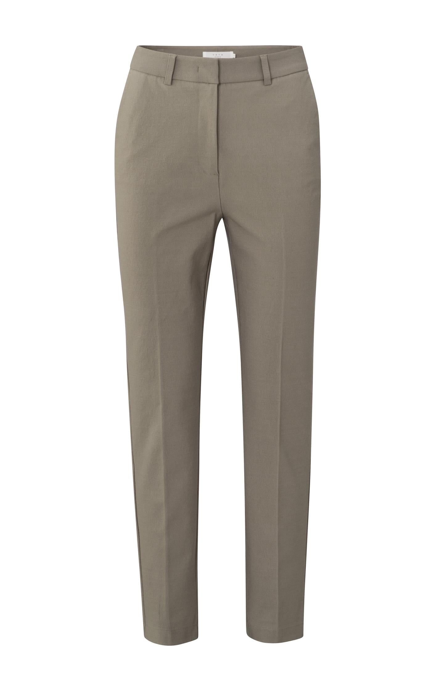 Woven chino with straight legs, side pockets and zipper