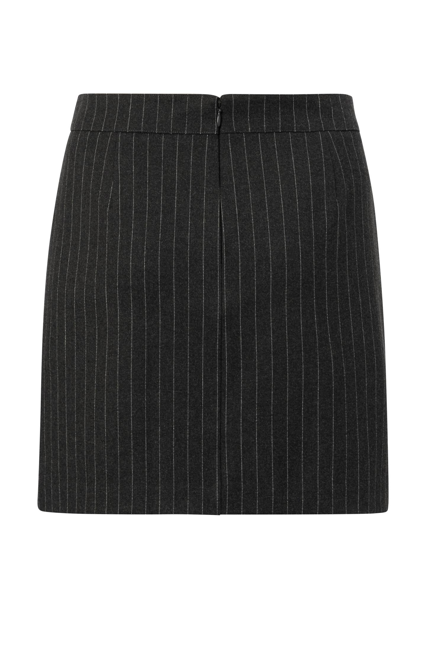 Short skirt with pinstripes, wrap and a zipper closure