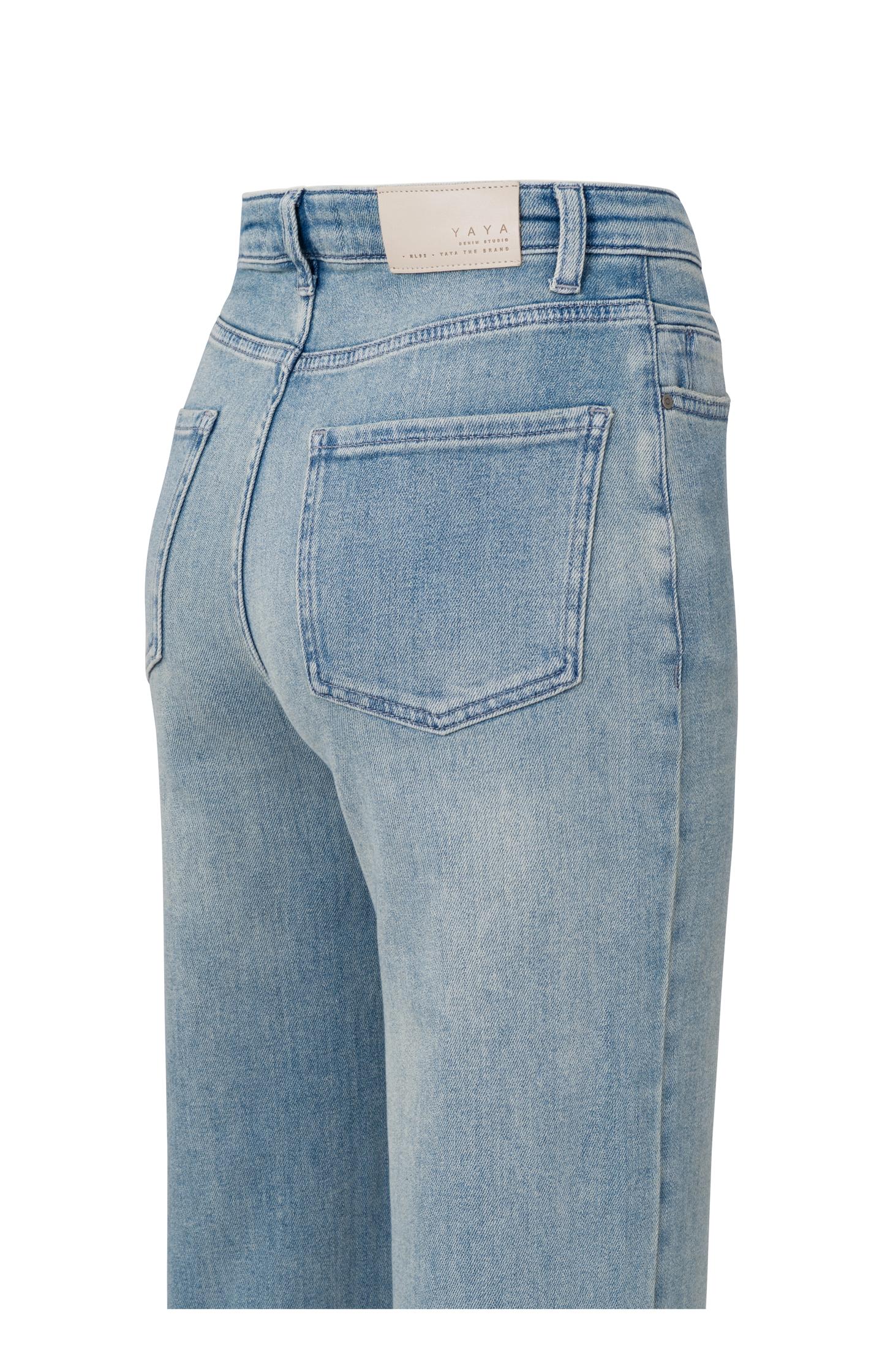 Wide leg loose denim with five pockets and zip fly