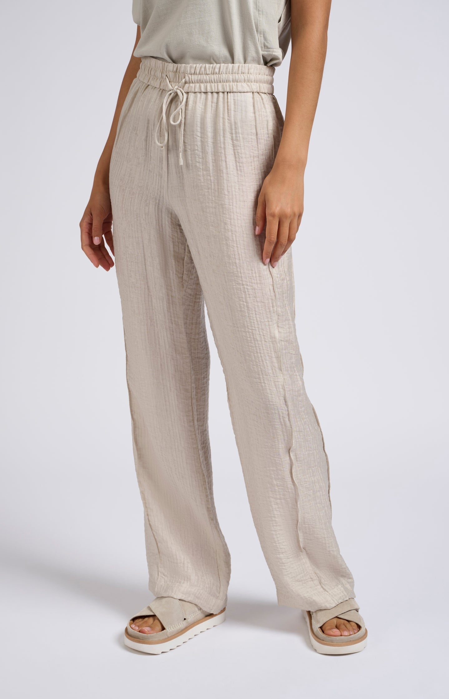 Woven wide leg trousers with drawstring in airy fit