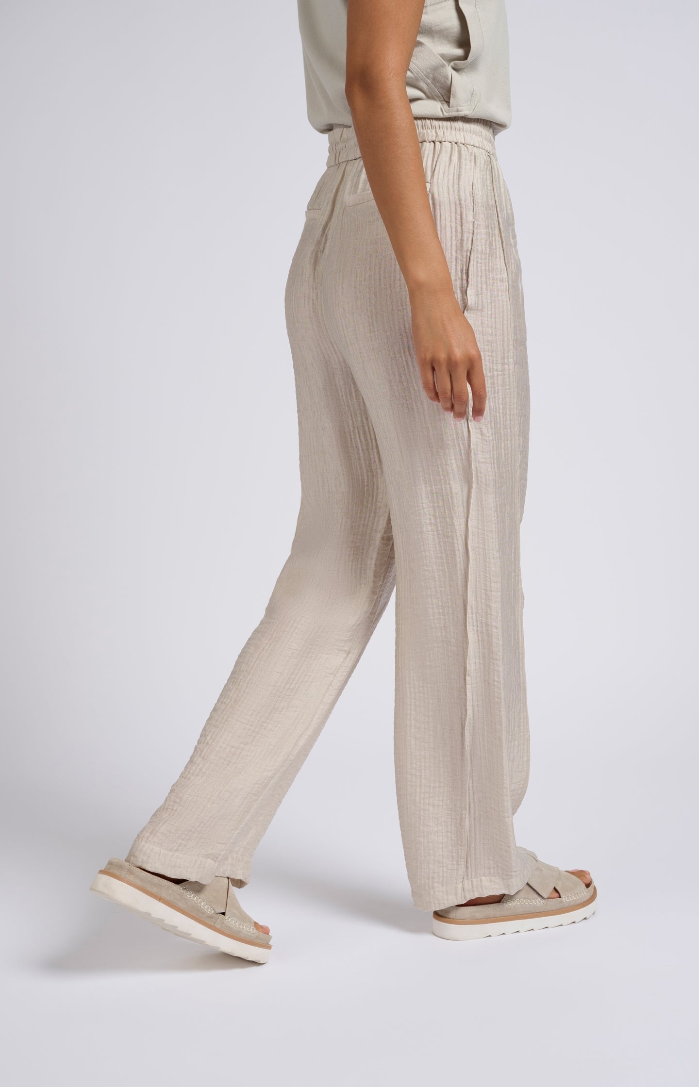 Woven wide leg trousers with drawstring in airy fit