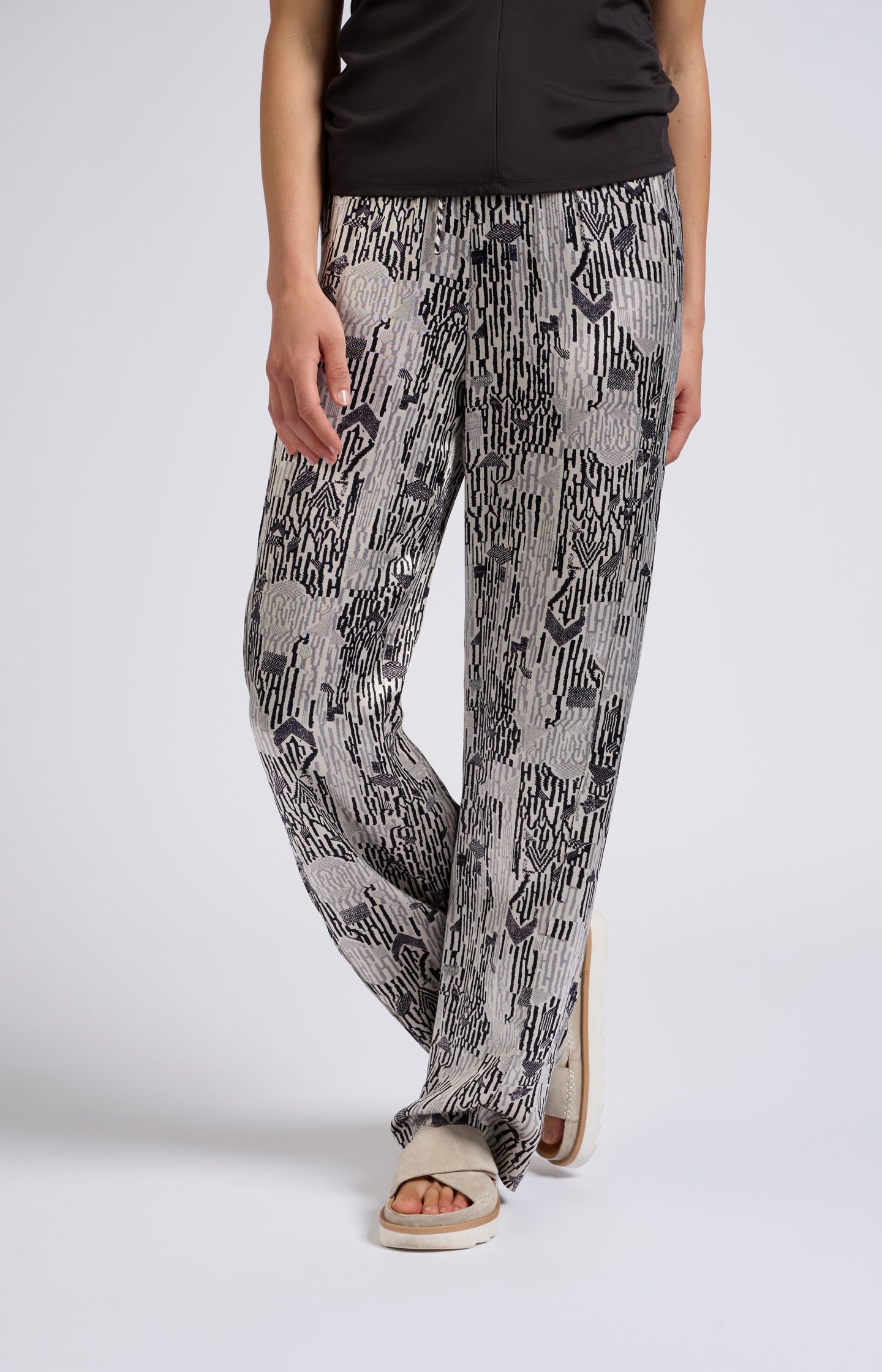 Satin woven trousers with wide leg, drawstring and print