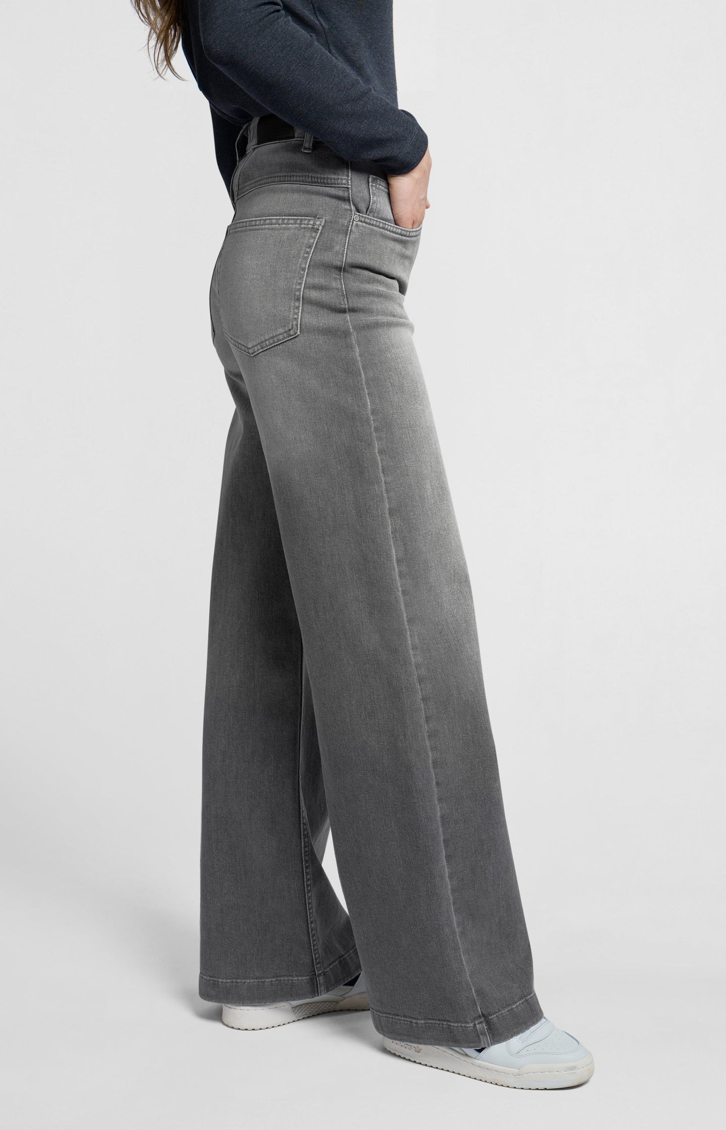 Gray jeans with high waist, extra wide legs and pockets - L34