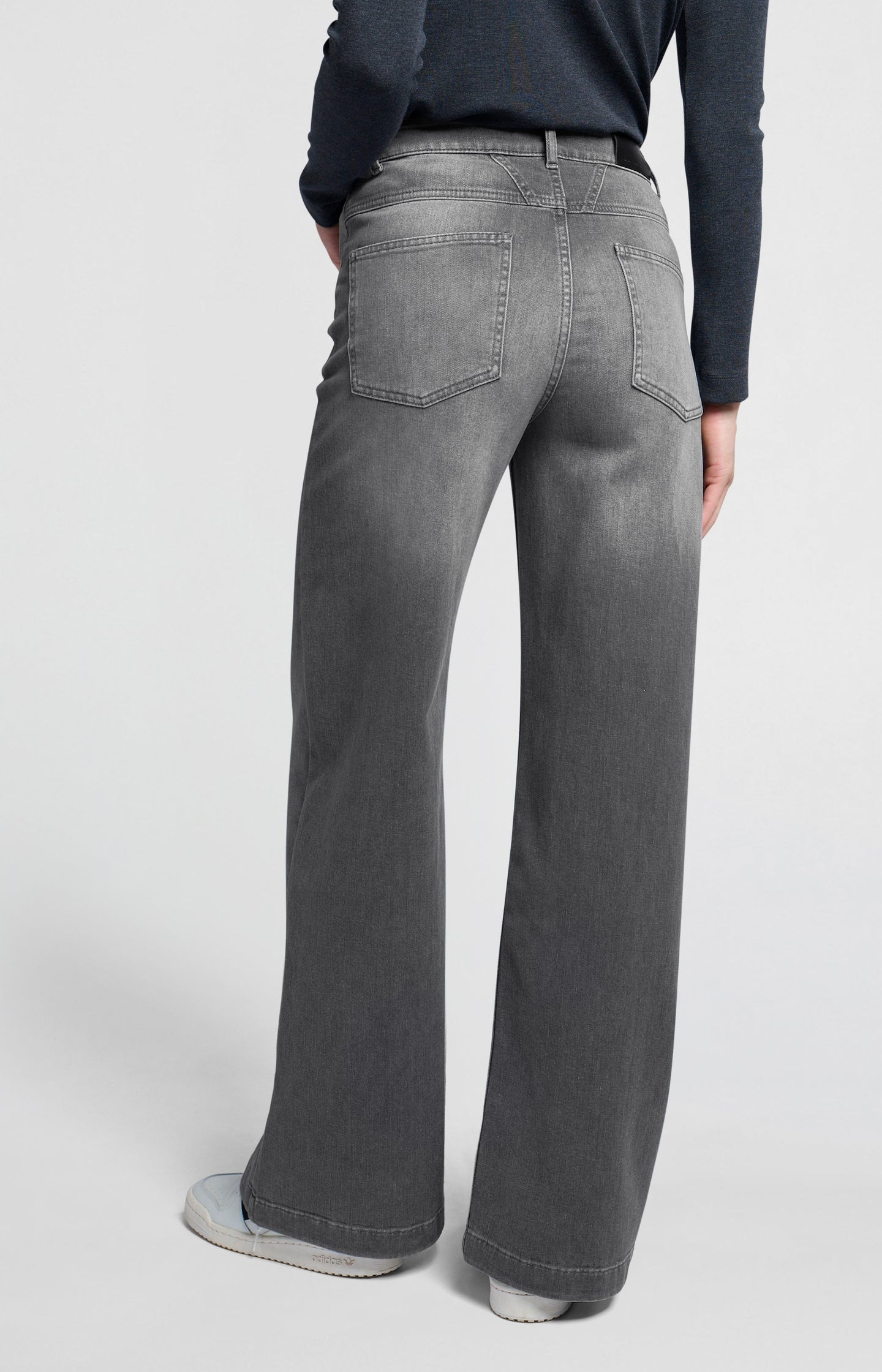 Gray jeans with high waist, extra wide legs and pockets - L34