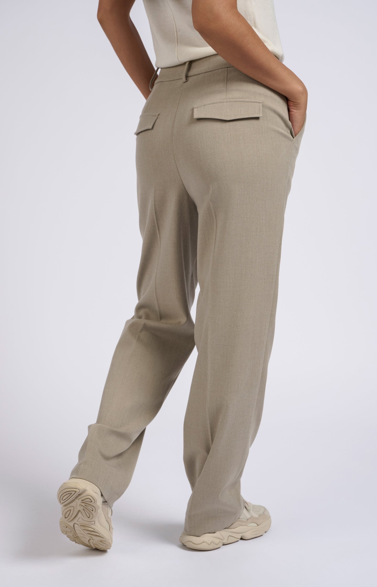 Woven pants with straight legs, pockets and belt loops