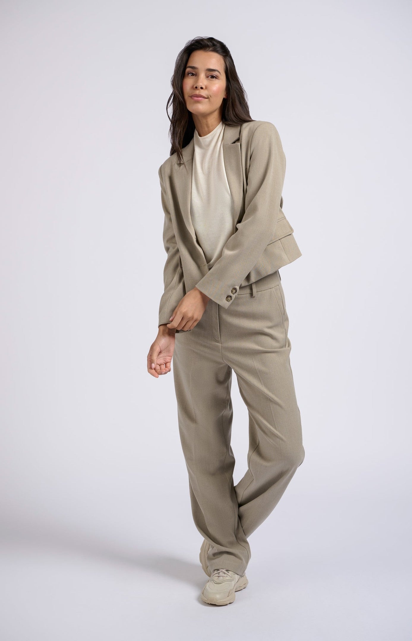 Woven pants with straight legs, pockets and belt loops