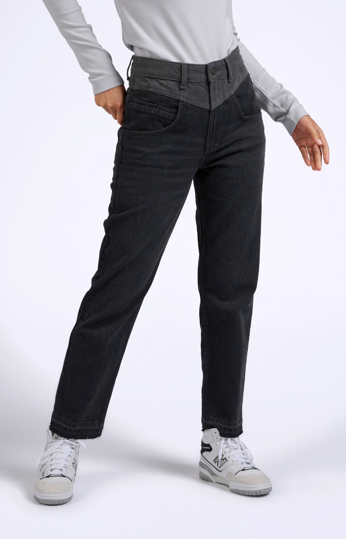 Two-tone jeans with high waist, straight legs and pockets