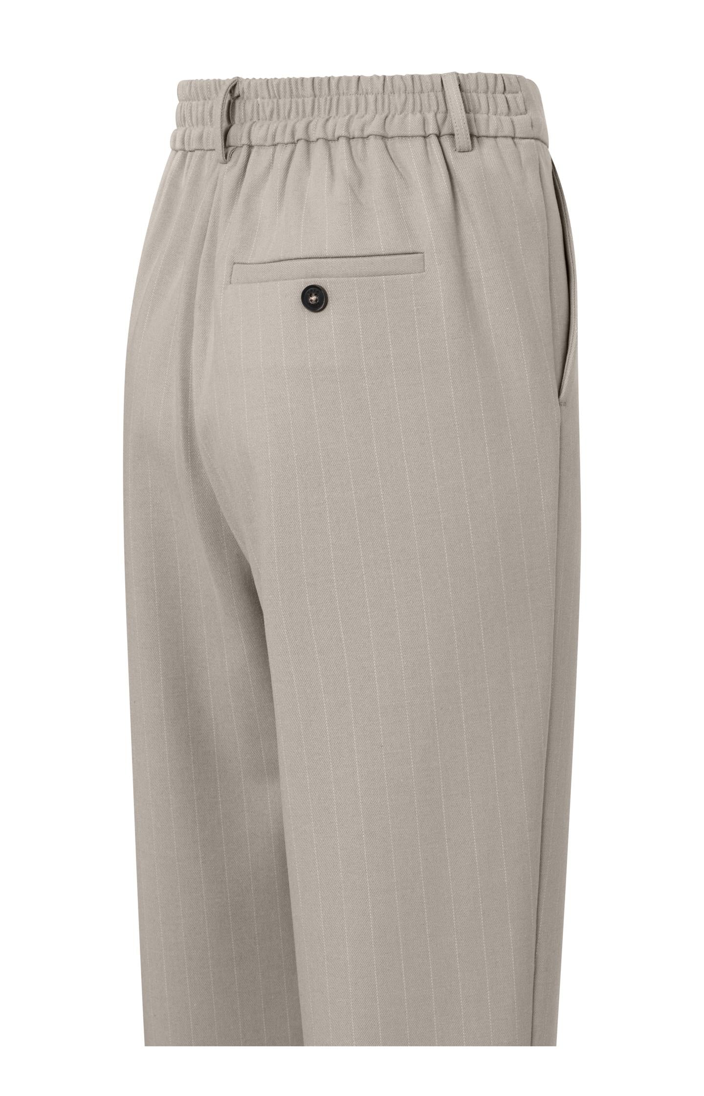 Pants with pinstripes, elastic waist and pockets