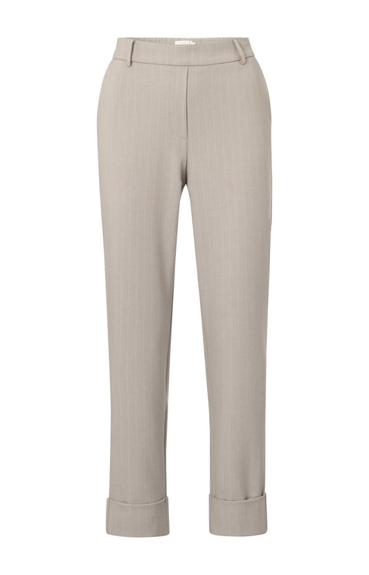 Pants with pinstripes, elastic waist and pockets