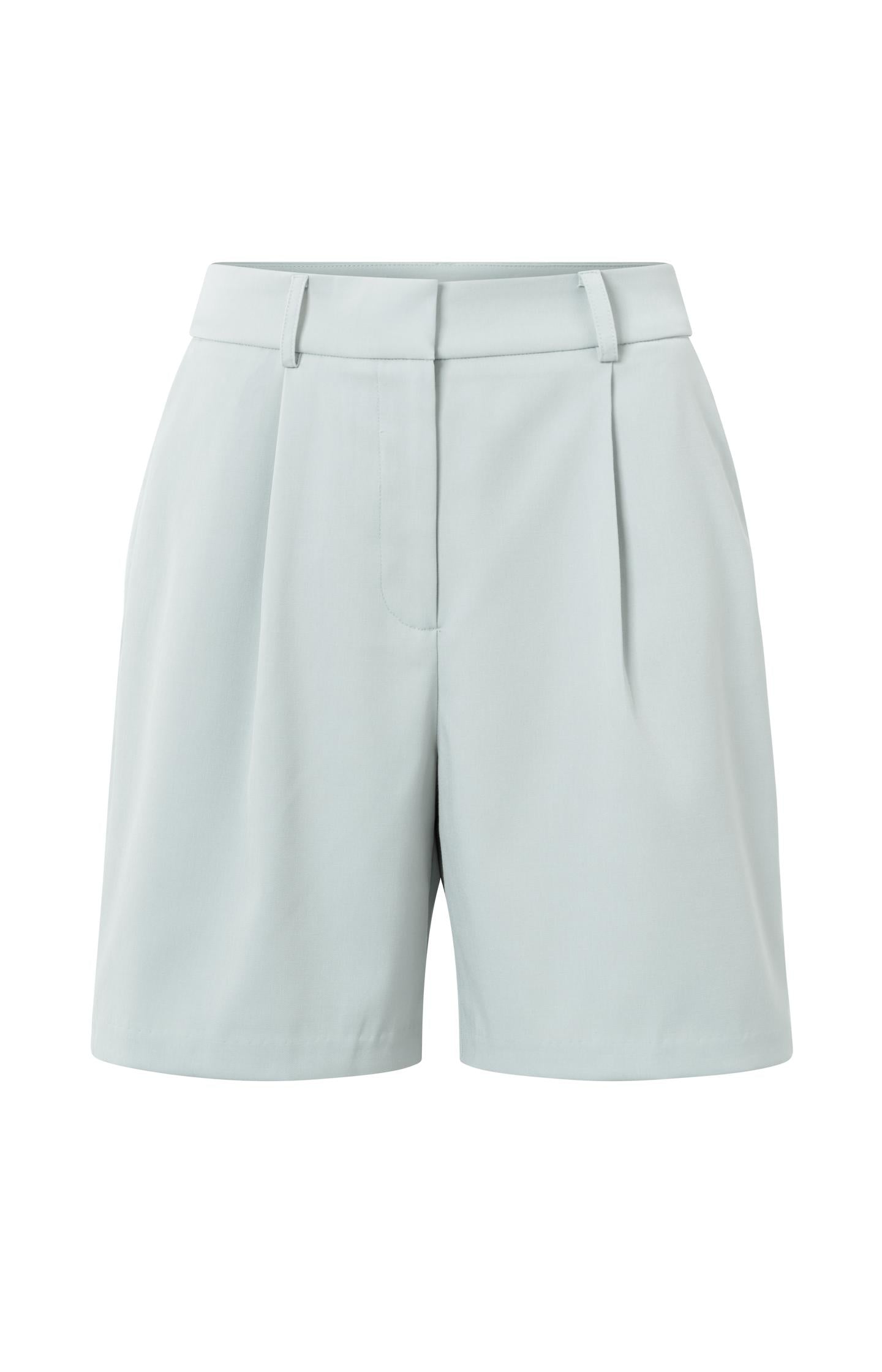 High waist Bermuda shorts with side pockets and zip fly