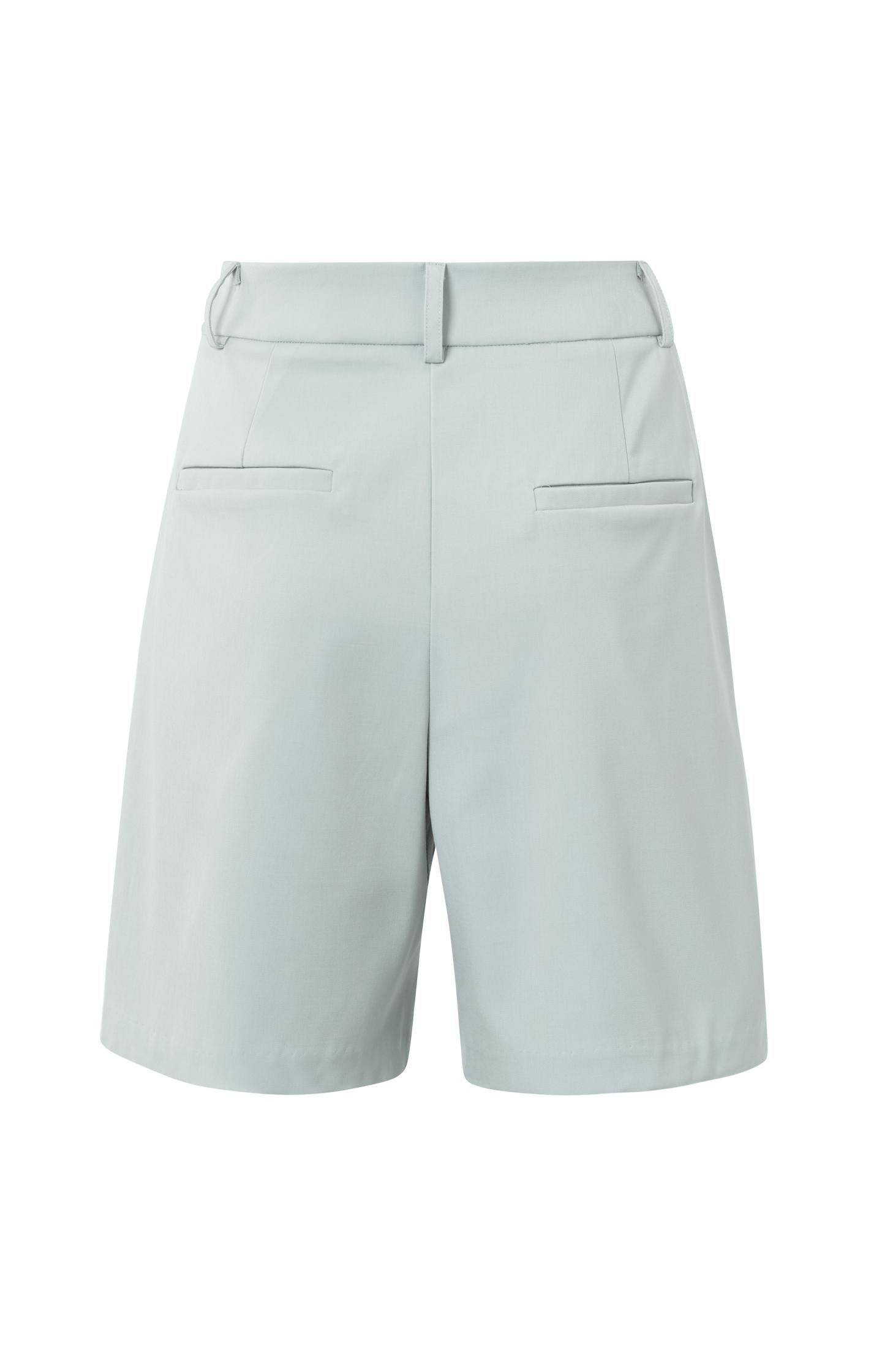 High waist Bermuda shorts with side pockets and zip fly