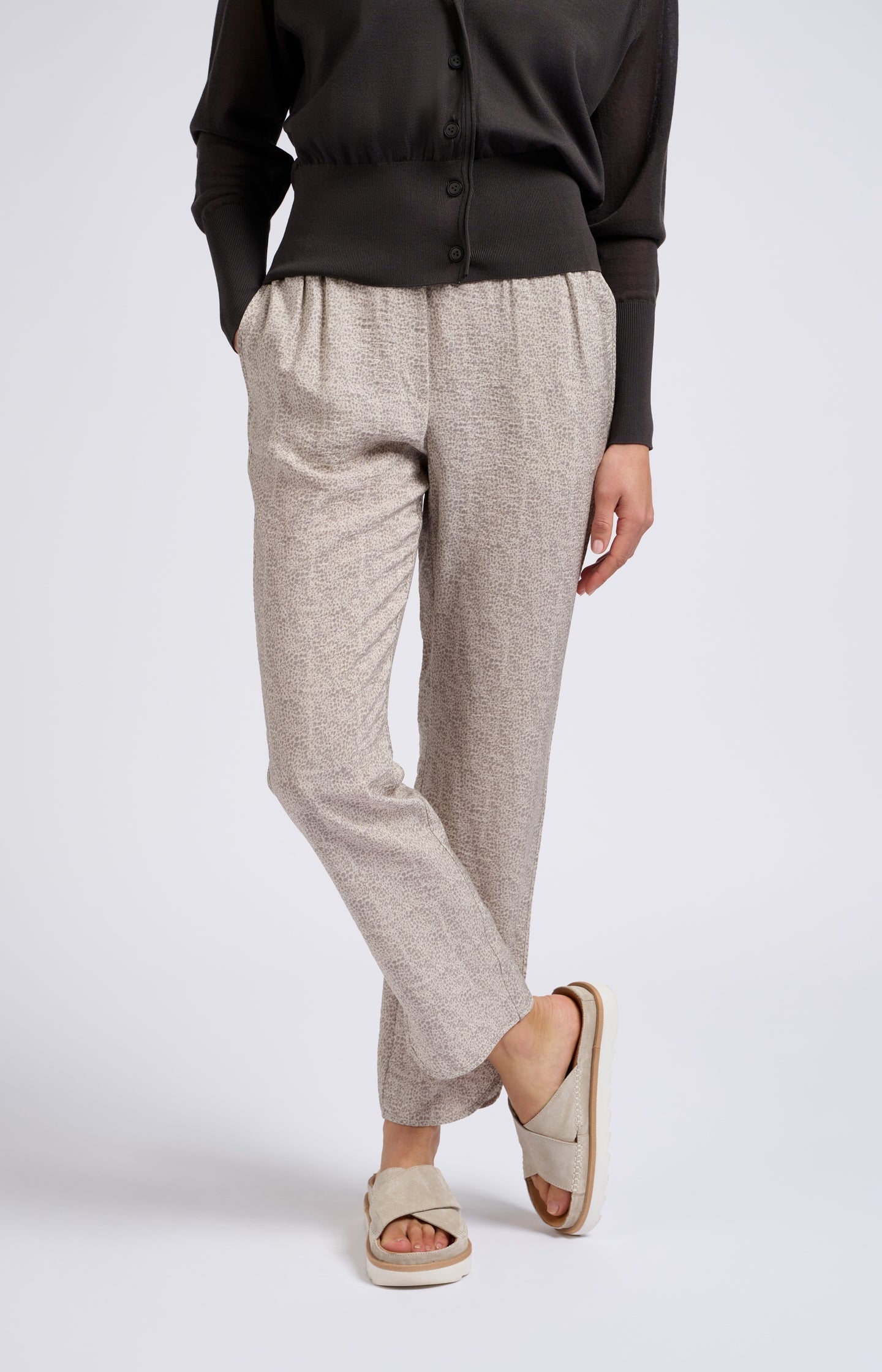 Woven trousers with elastic waist and animal print