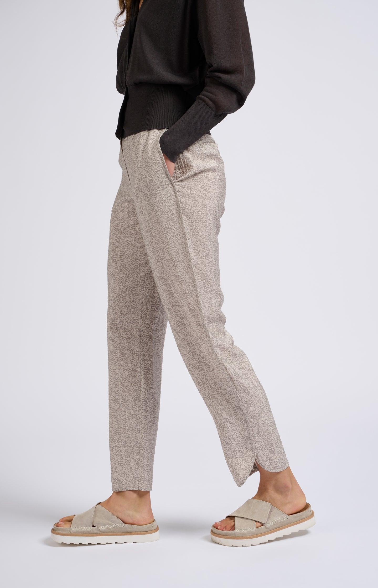 Woven trousers with elastic waist and animal print