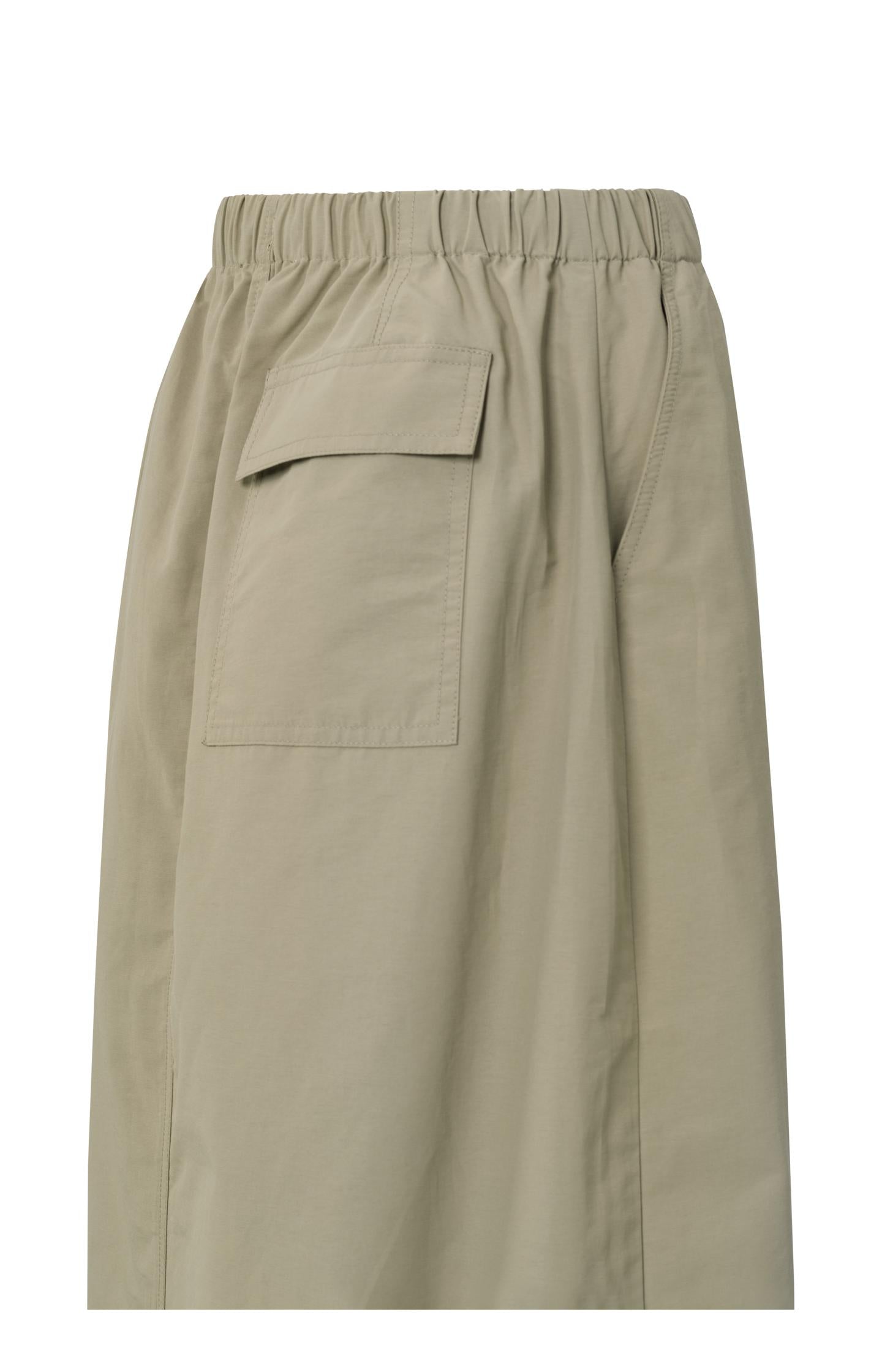 Cargo midi skirt with pockets and a drawstring in nylon