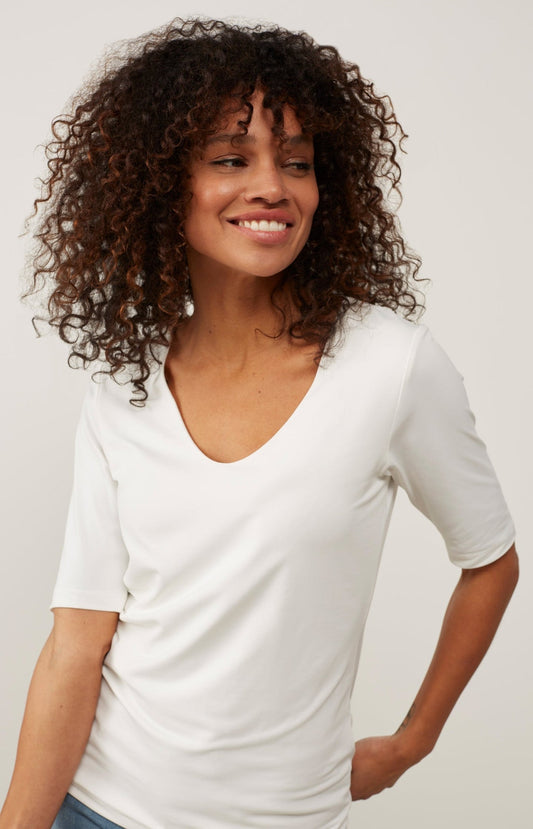 Basic T-shirt with round V-neck and mid-length sleeves