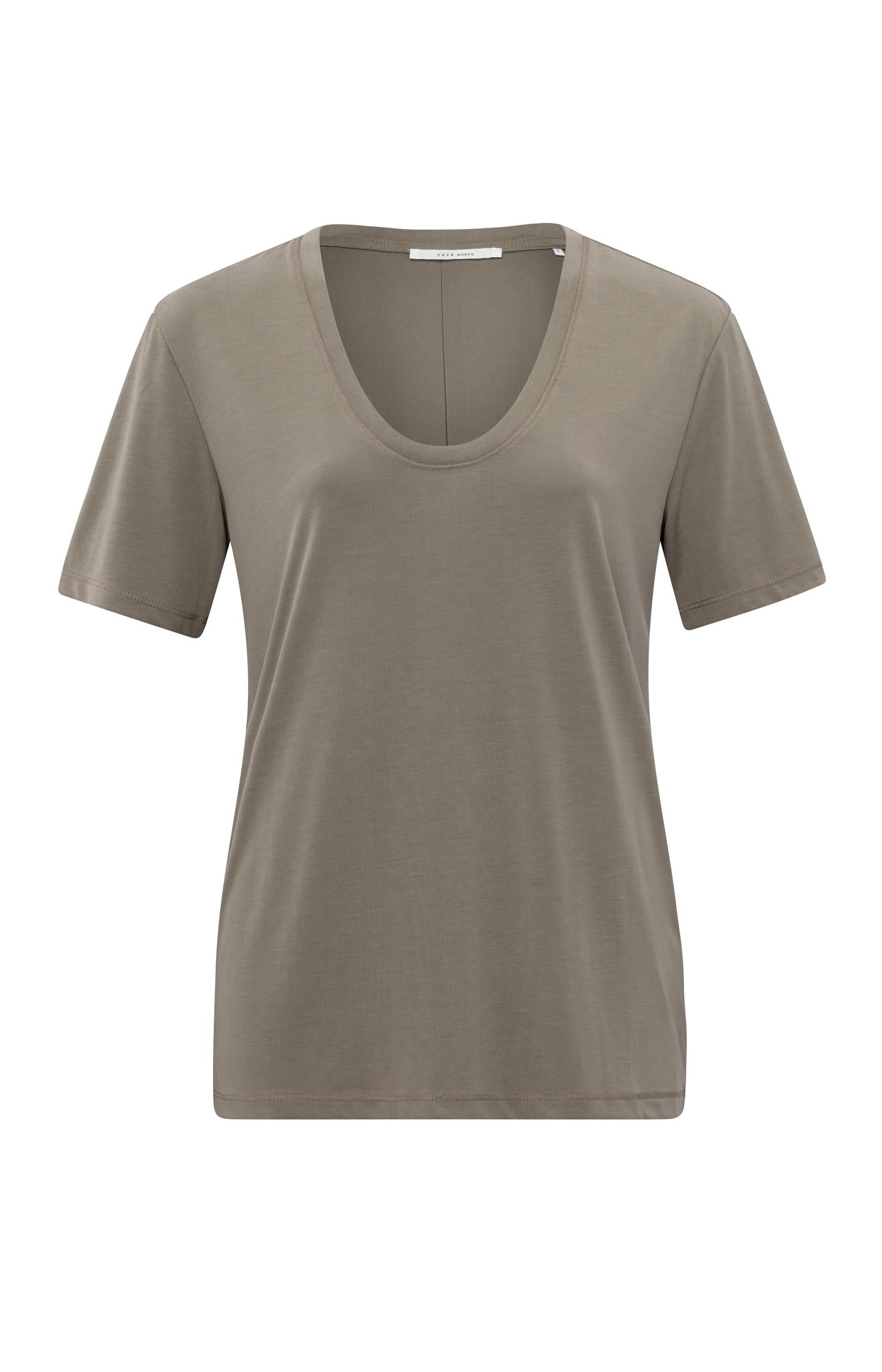 T-shirt with round V-neck and short sleeves in regular fit