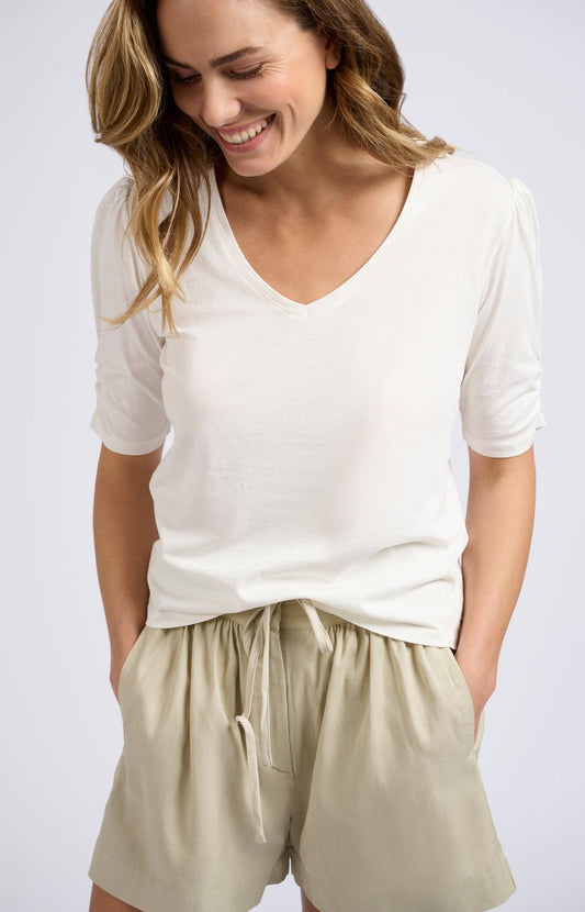 T-shirt with V-neck, half long sleeves and gathered seams