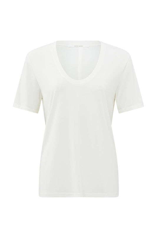 T-shirt with round V-neck and short sleeves in regular fit