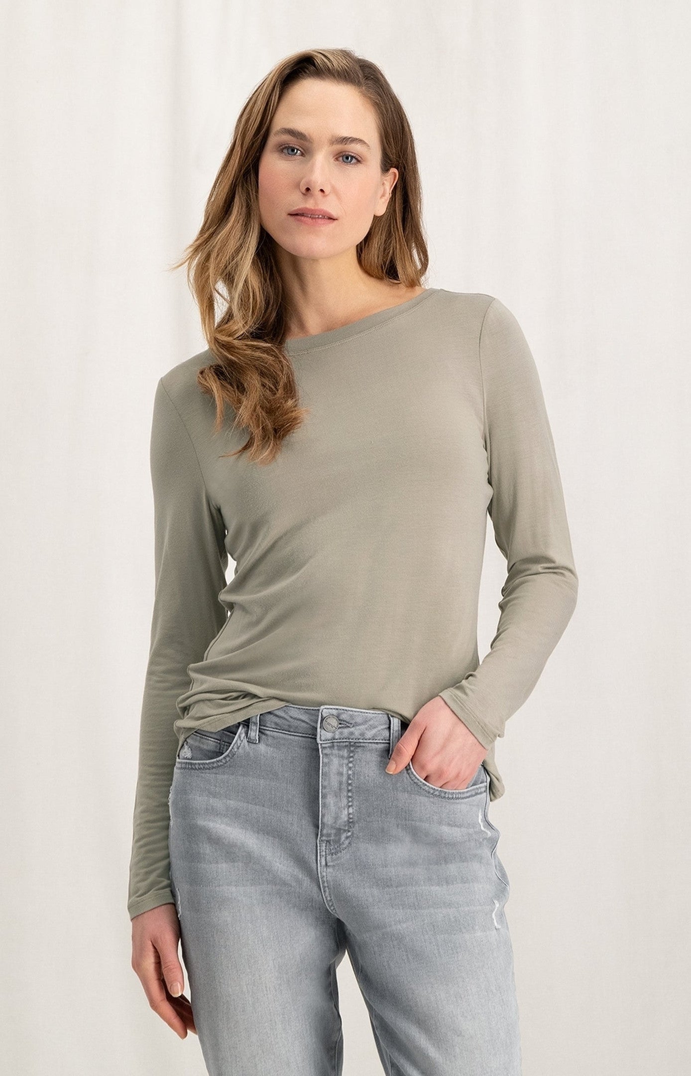 T-shirt with boatneck and long sleeves in regular fit