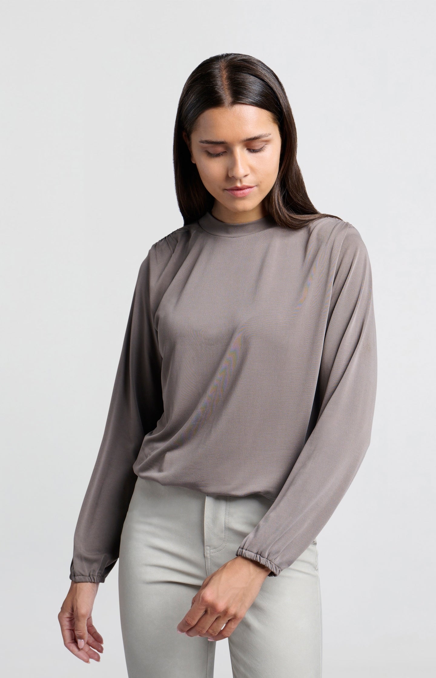 Flowing jersey top with long sleeves and round neck