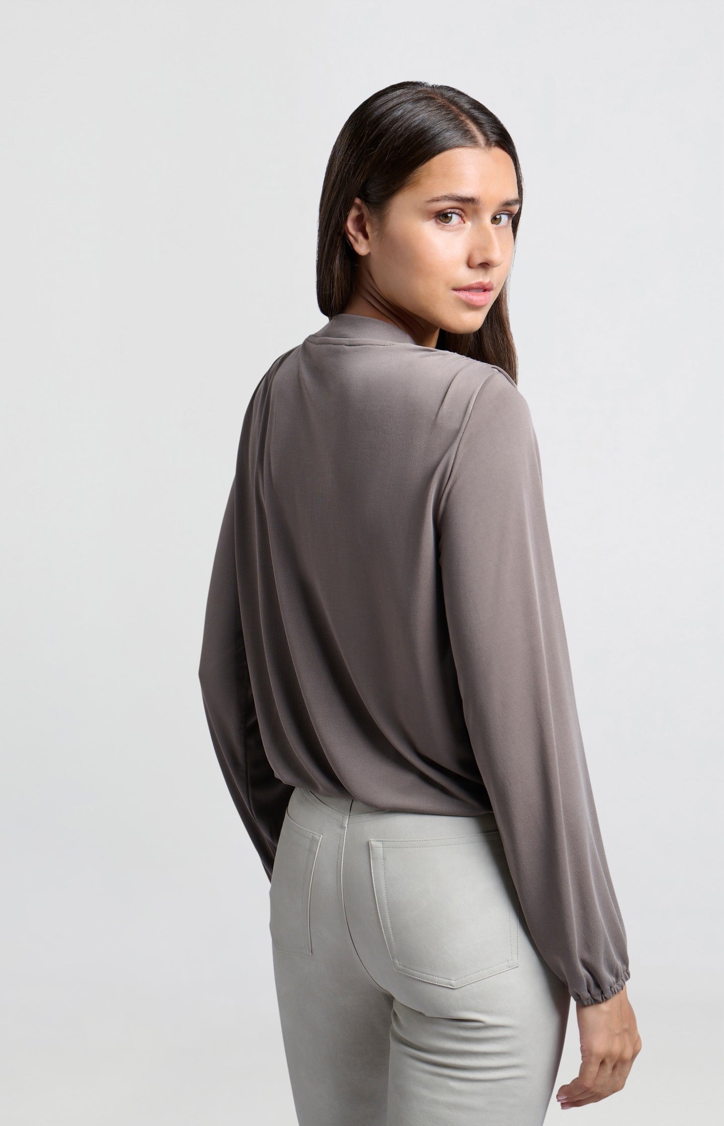 Flowing jersey top with long sleeves and round neck