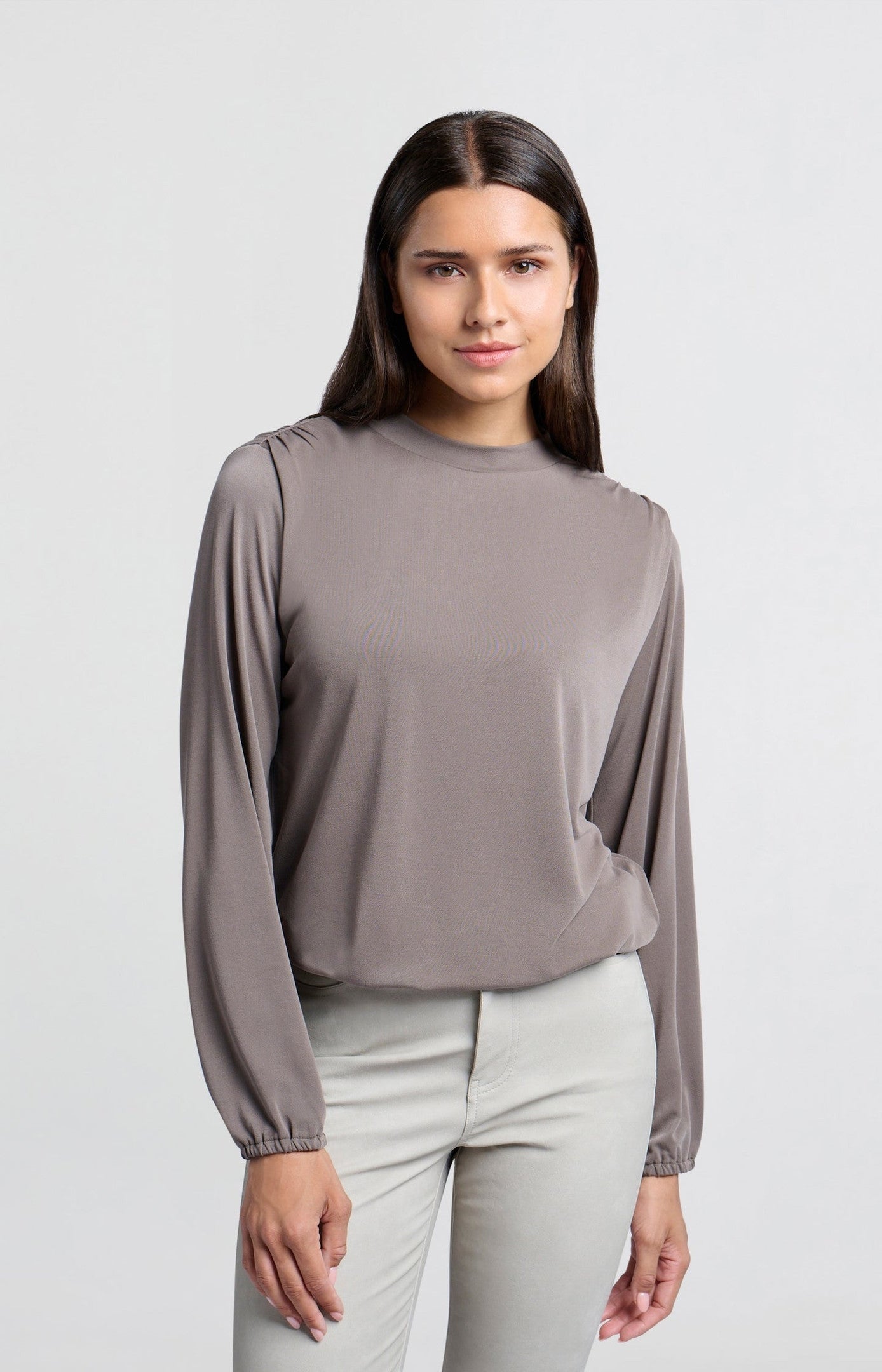 Flowing jersey top with long sleeves and round neck