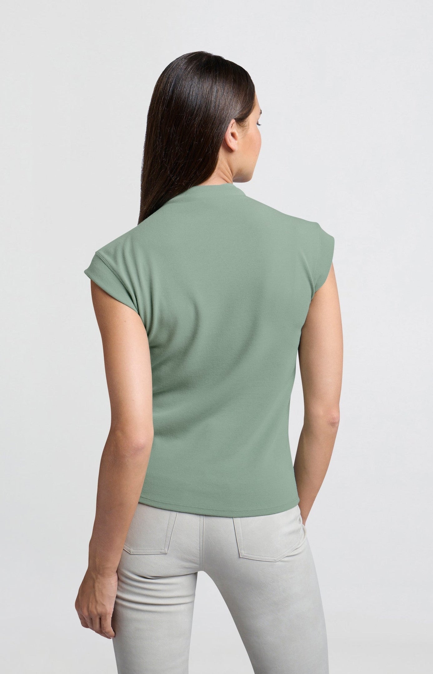 Top with cap sleeves, high collar and fitted fit