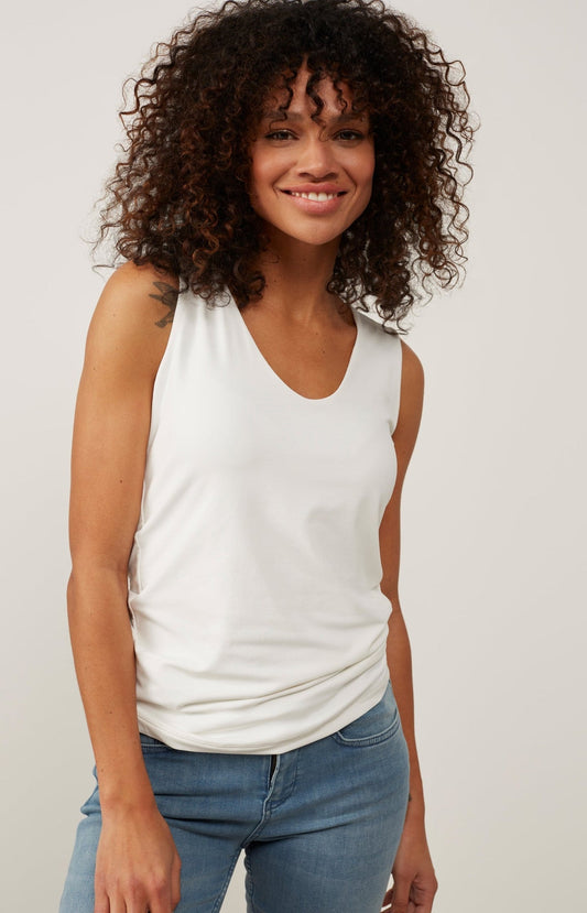 Basic singlet with round V-neck and wide shoulder straps