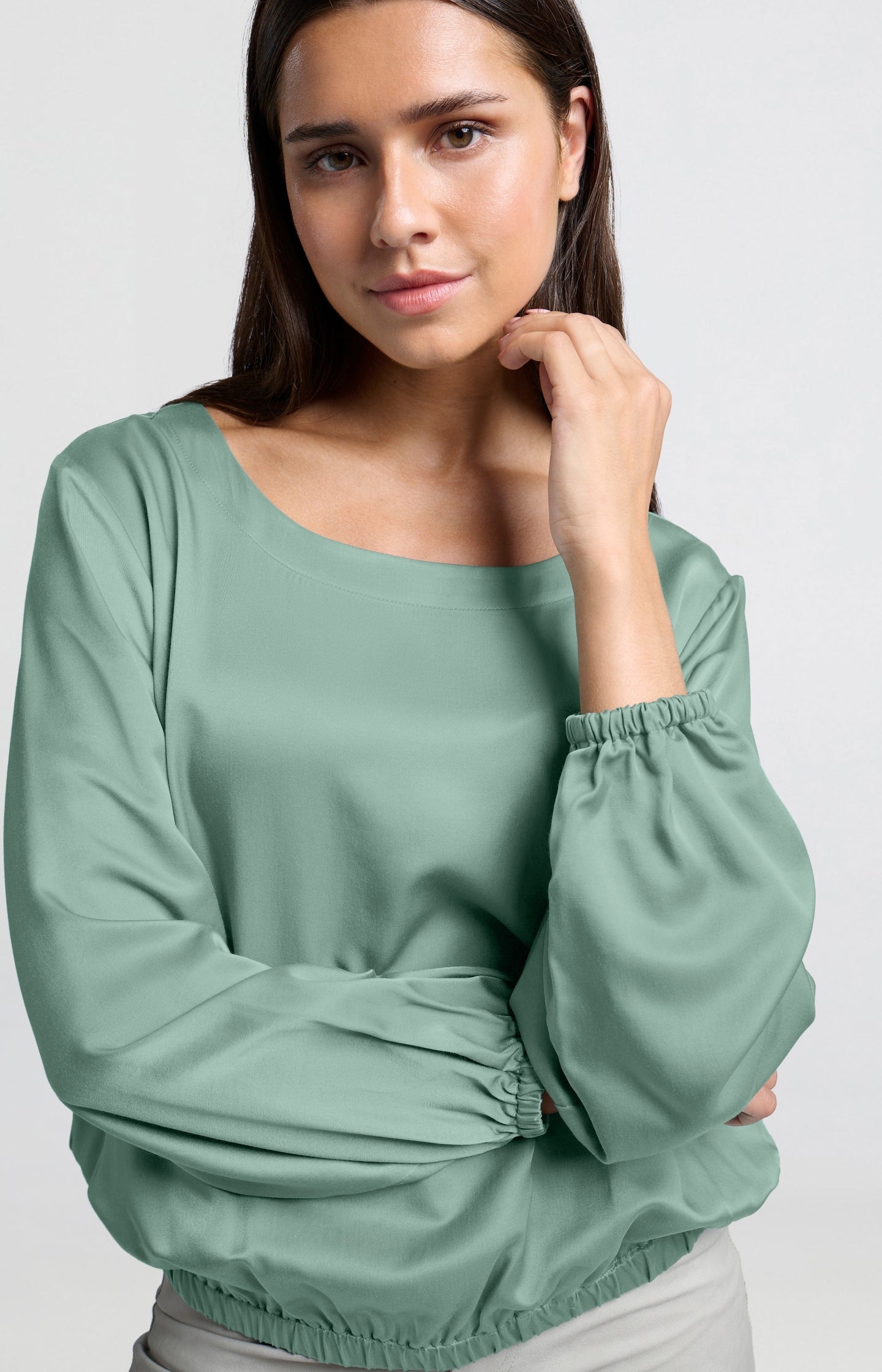 Top with long sleeves, regular fit and a round neck