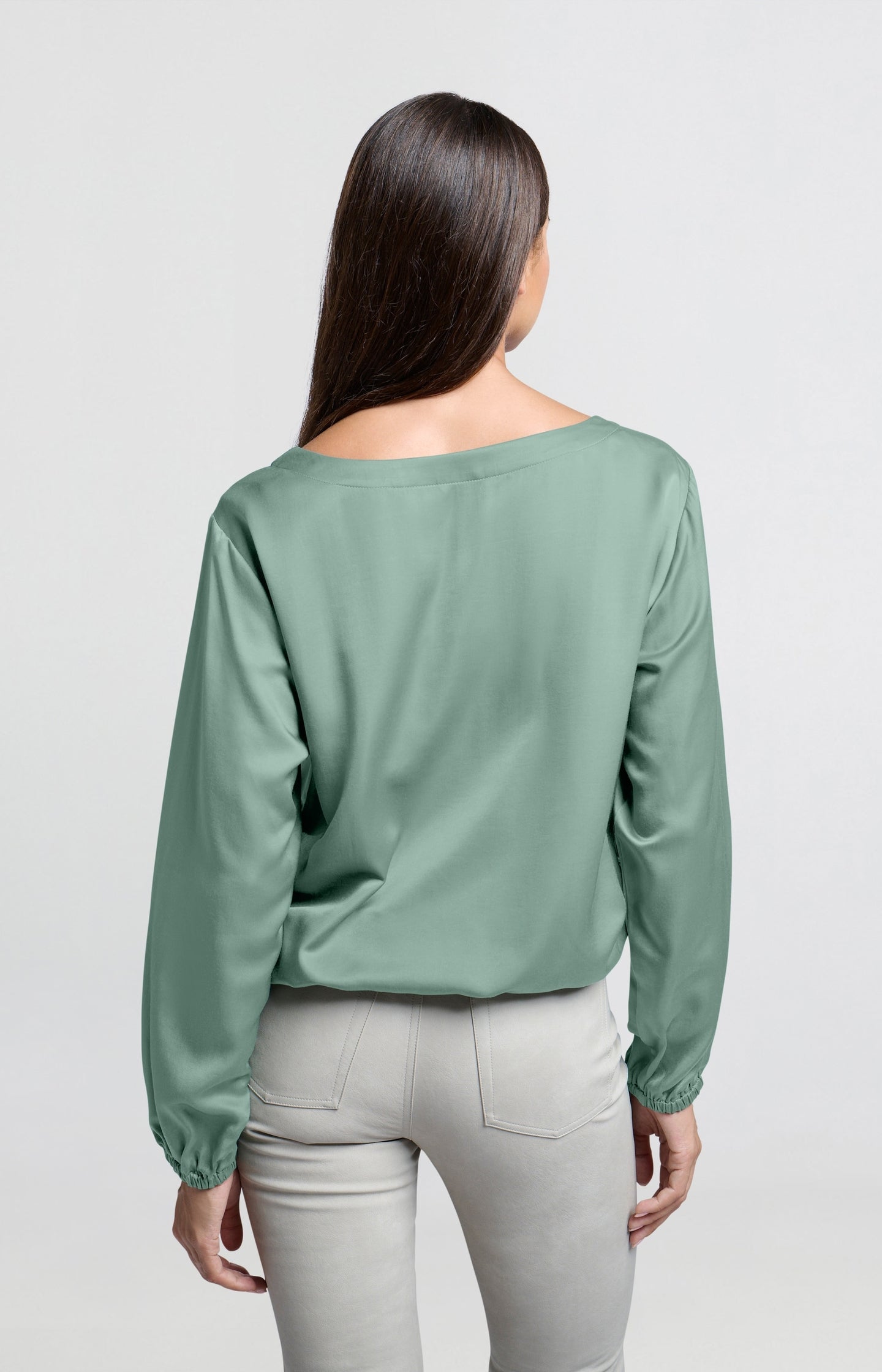 Top with long sleeves, regular fit and a round neck