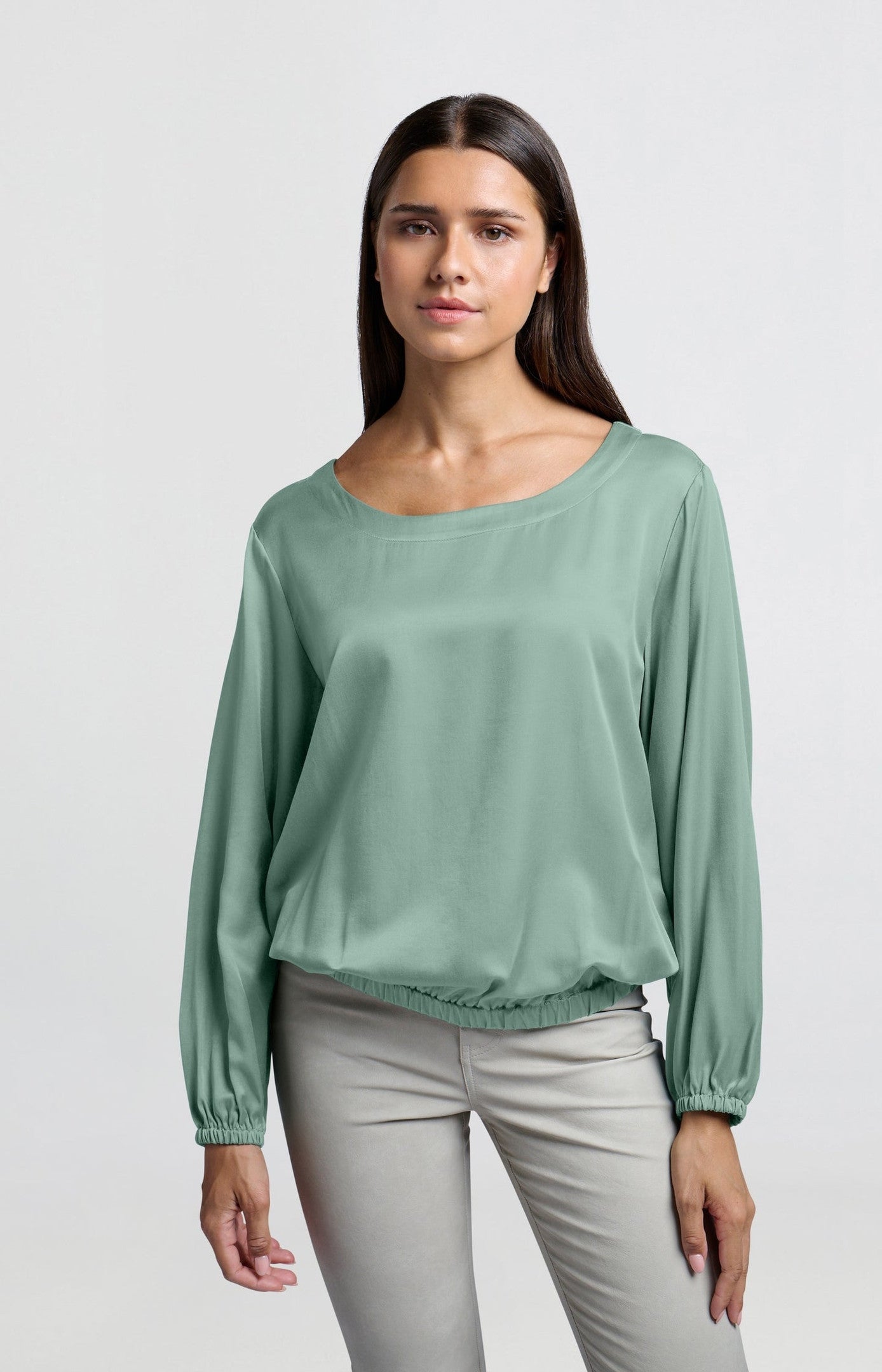 Top with long sleeves, regular fit and a round neck