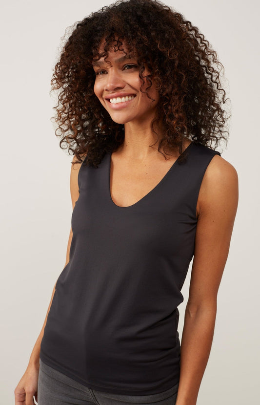 Basic singlet with round V-neck and wide shoulder straps